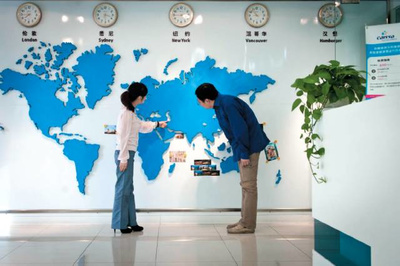 在線旅企線上爭(zhēng)流量、線下?lián)岄T(mén)店，傳統(tǒng)旅行社能否避免被“圍剿”？